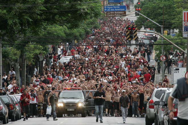 A torcida organizado Os Fanáticos foi escoltada pela polícia, diminuindo a ocorrência de confusões |