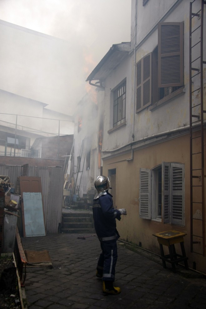 Em cerca de 20 minutos, o incêndio foi controlado |