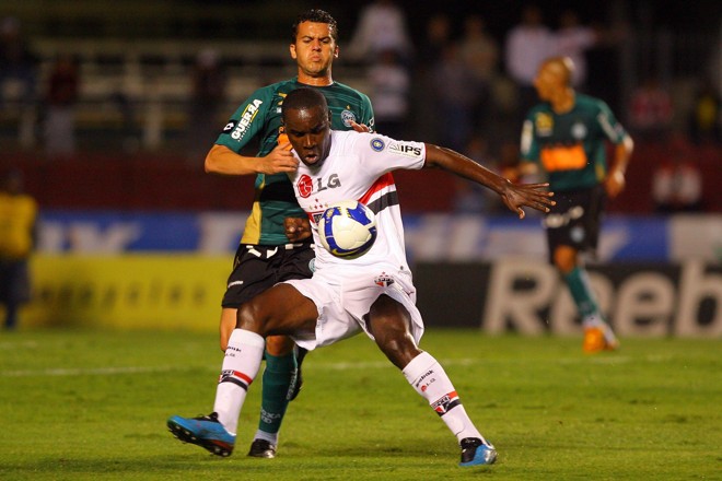 Coxa foi ousado e incomodou o São Paulo o tempo todo. Apesar de sair em desvantagem, virou o placar e foi para cima do adversário. Empate frustrou torcida, mas foi comemorado por jogadore |
