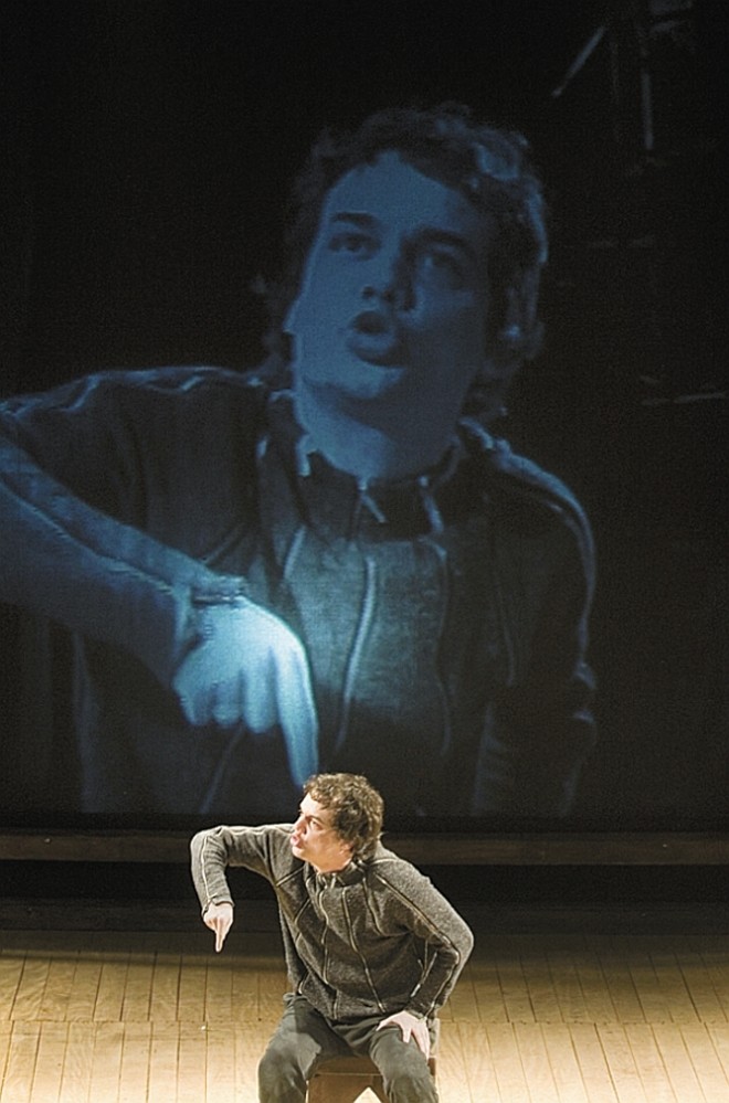 Wagner Moura em Hamlet: público relatou dificuldade para ouvir diálogos |