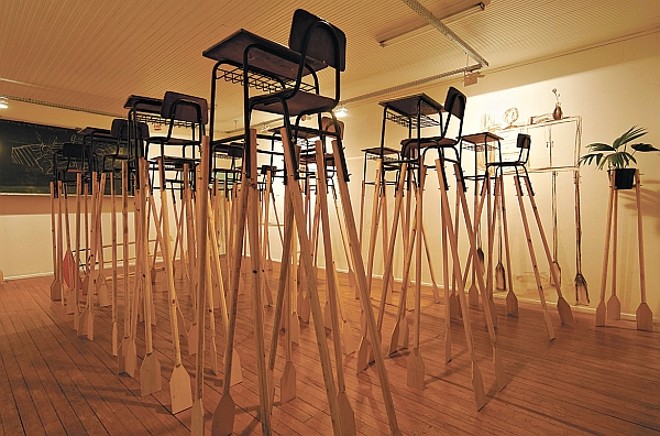 Sala de aula flutuante do artista cubano Kcho é destaque no Solar do Barão | 