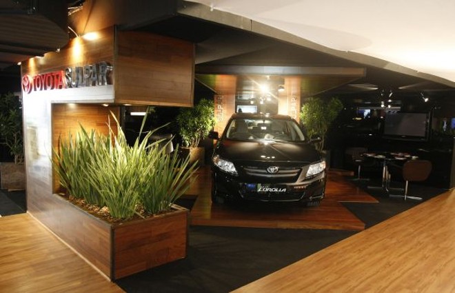 Caroline Bolmann se inspirou na arquitetura japonesa para assinar lounge da Toyota |