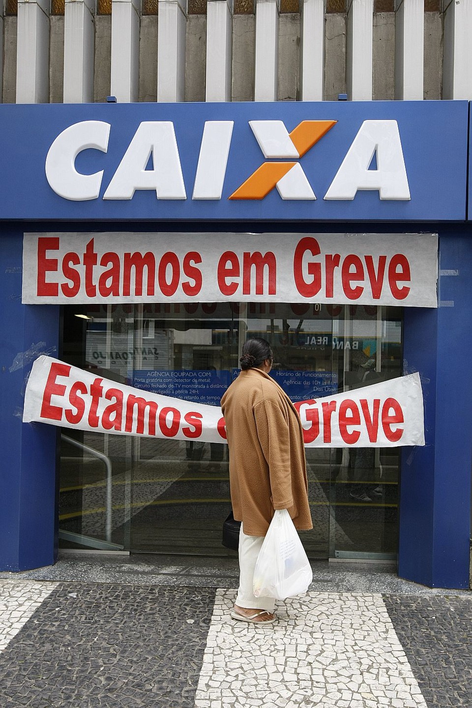 Agência da Caixa em Curitiba: em toda a cidade, 272 agências estão paralisadas | Marcelo Elias/Gazeta do Povo