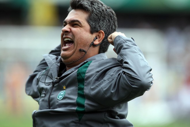 Ney Franco também comemorou muito... |