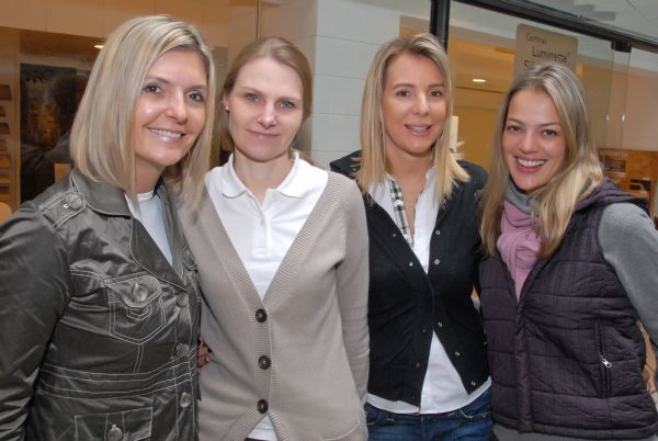 As arquitetas Doriane Wagner (à esq.), Michela Von Borstel, Karen Camilotti e Claudia Pereira no evento Happy Saturday, realizado pela Associação dos Lojistas do Design Center no último sábado passado | Gerson Lima