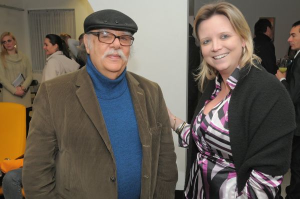 A arquiteta Caroline Bollmann levou para casa um exemplar da poltrona Diz desenhada pelo arquiteto e designer carioca Sergio Rodrigues. A peça foi sorteada pelo próprio Sergio entre os profissionais presentes no coquetel de apresentação do novo showroom da Decormade, nesta quinta-feira | Gerson Lima