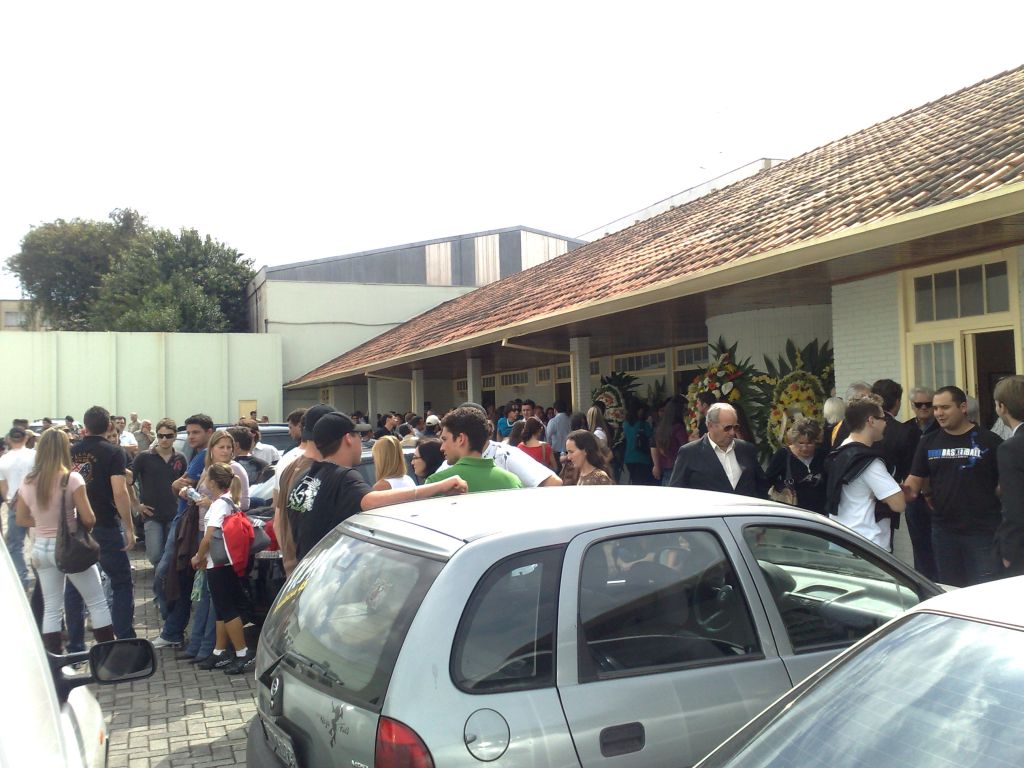 Velório de Jorge Guilherme reuniu 300 pessoas na tarde de ontem | Adriano Ribeiro/Gazeta do Povo