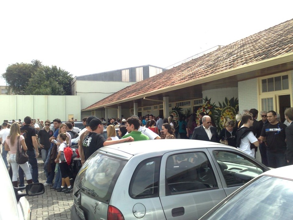 Velório de Jorge Guilherme reuniu 300 pessoas na tarde de ontem | Adriano Ribeiro/Gazeta do Povo