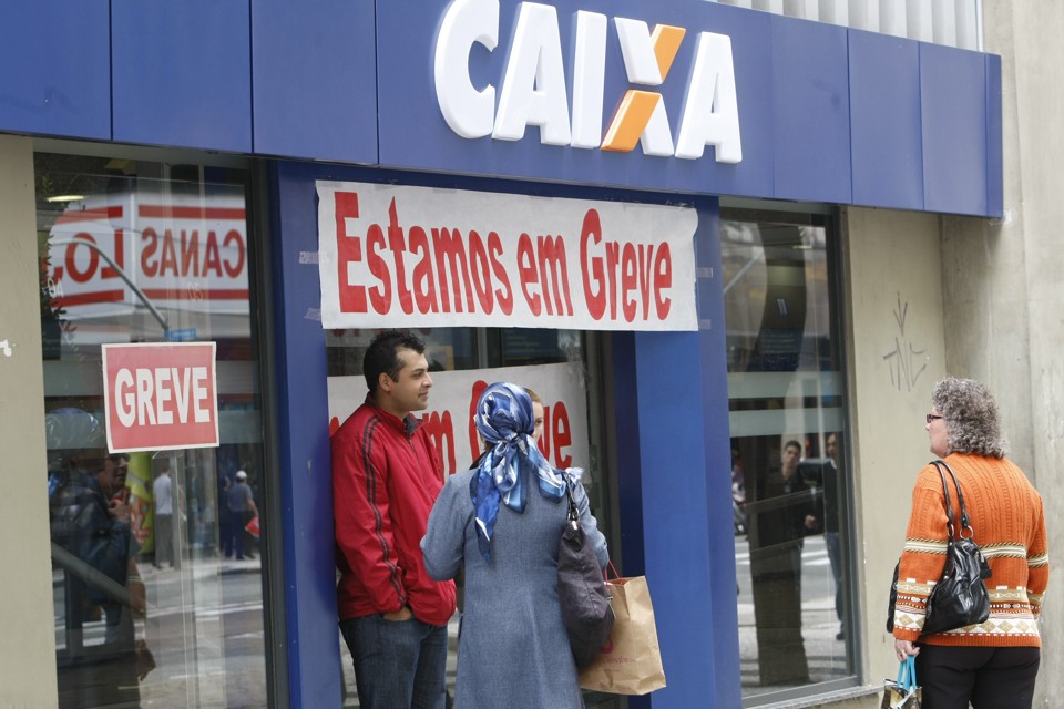 A expectativa é de que possa haver acordo entre os representantes do banco e dos trabalhadores na audiência de conciliação e instrução que acontecerá no Tribunal Superior do Trabalho (TST) | Marcelo Elias / Agência Gazeta do Povo de Notícias