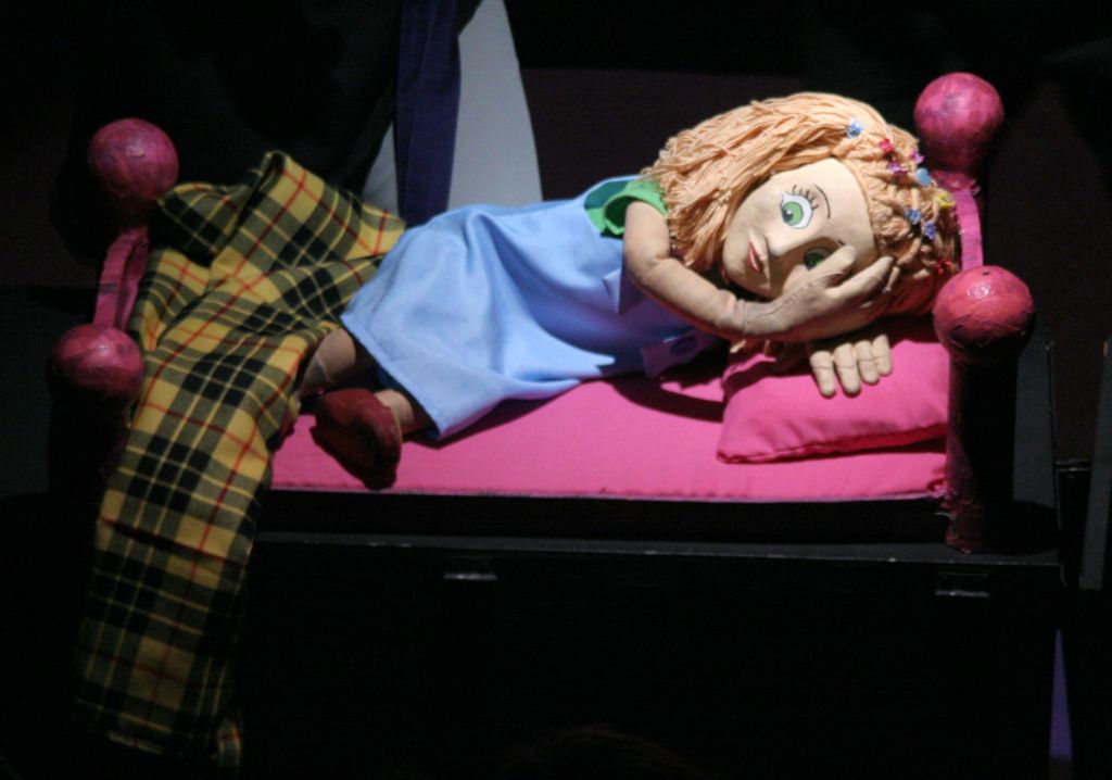 A personagem Dolores, uma boneca, que representa uma menina de 10 anos, luta contra a insegurança | Divulgação