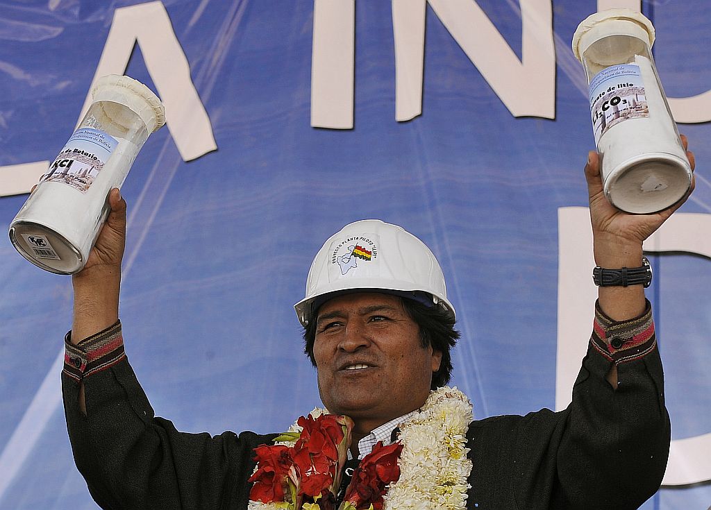 Morales lança plano de extração de lítio: a Bolívia tem a maior reserva do mundo do mineral usado em baterias | Aizar Raldes/AFP