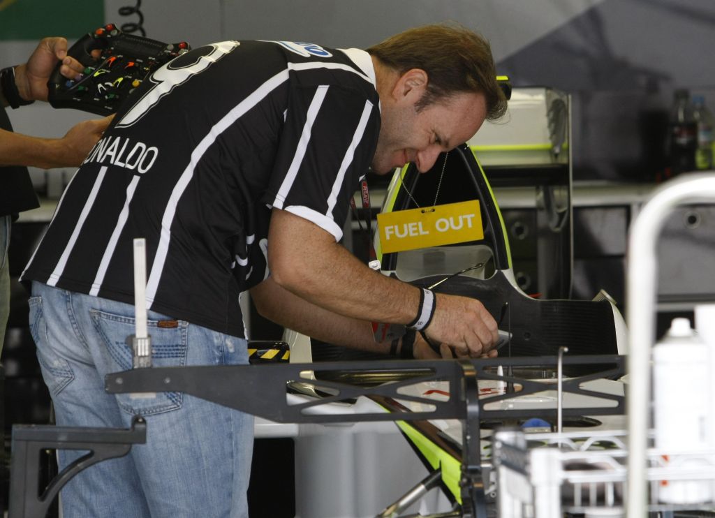 Rubens Barrichello deve disputar apenas as duas últimas corridas do ano com a Brawn e depois mudar de equipe | Kim Kyung-Hoon/Reuters