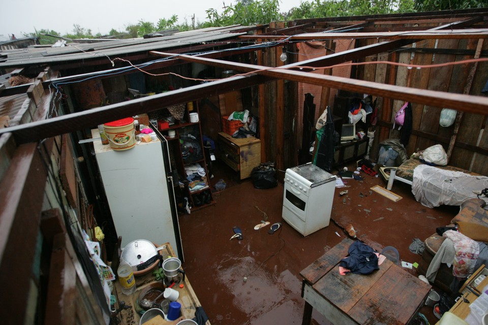 Casa ficou praticamente destruída no Assentamento Nossa Senhora Aparecida | Gilberto Abelha / Jornal de Londrina