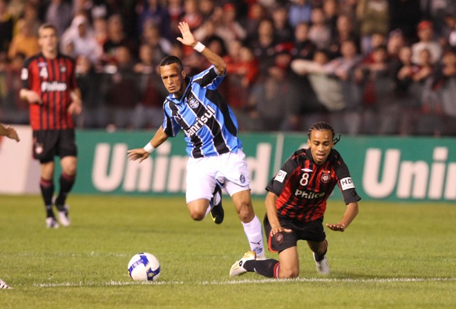 Marcação do Grêmio praticamente anulou o rápido futebol do atacante Wesley na Arena | 