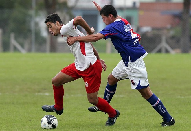 Amauri (4) deu o passe para o primeiro gol do Paraná na goleada de 5 a 1 sobre o Paranavaí |