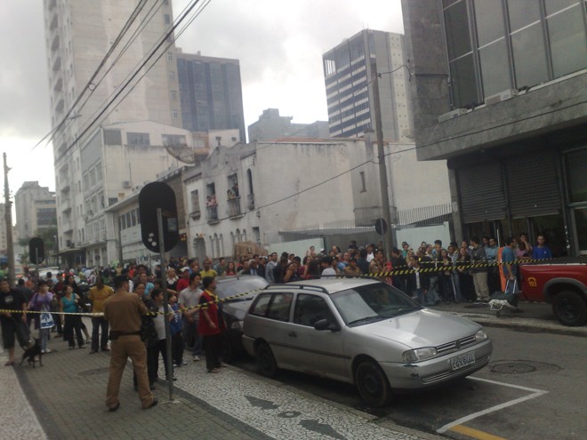 Corpo de Bombeiros isolou a área |