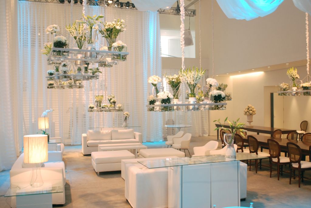 Liquidificadores viraram vasos e se misturaram a decoração do evento assinado por Lupércio Manoel e Souza | Daniel Katz / Divulgação