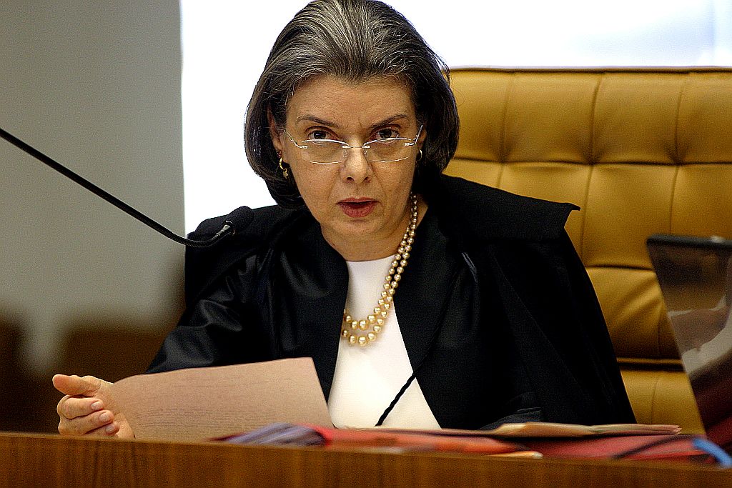 Carmen Lúcia: voto pronto. |