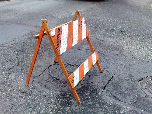 Buraco se formou no cruzamento das ruas Amintas de Barros e Doutor Faivre, no centro da cidade | Adriano Ribeiro