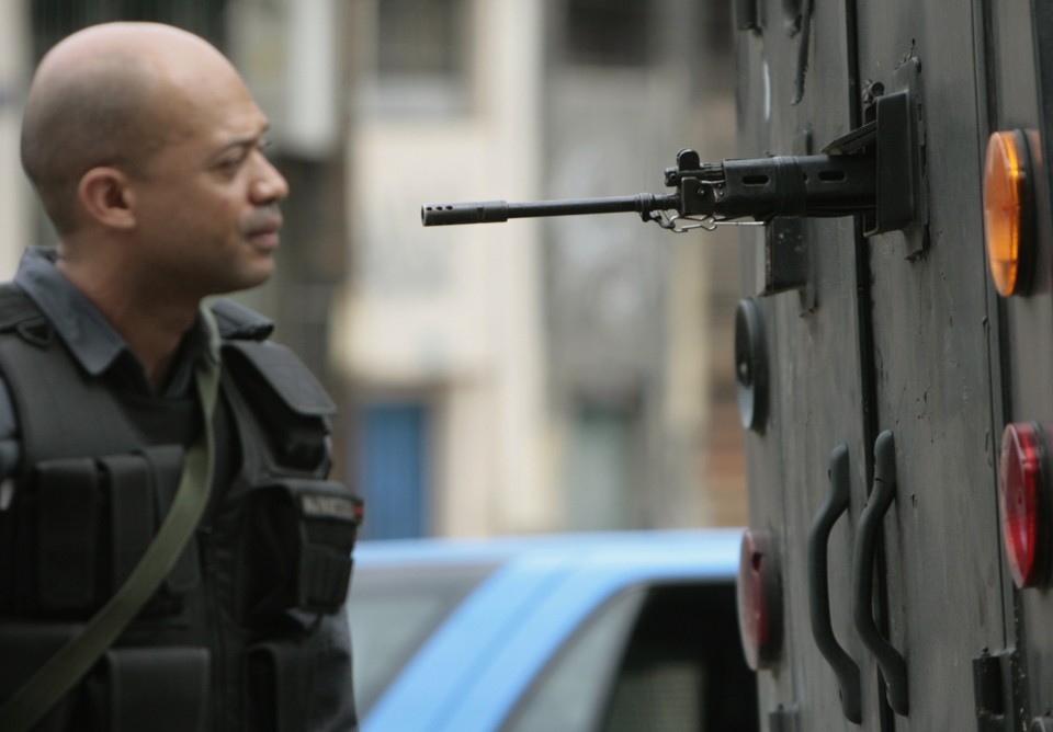 Um dia após o confonto no Morro dos Macacos, polícia carioca patrulha favelas | Reuters