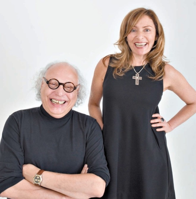 Carlos Deiró e Gisele Lima, sócios da Deiró Filmes, comemoram a conquista do título de Produtora do Ano na última edição do Prêmio Colunistas Paraná, pela nona vez. Ele foi eleito Publicitário do Ano na mesma premiação | 