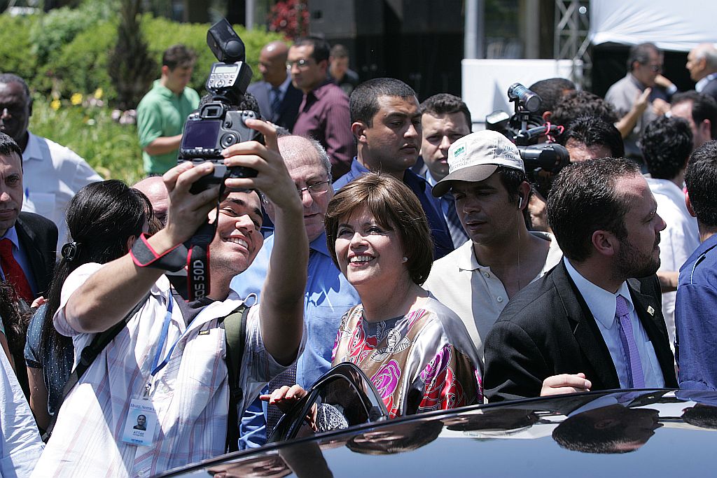 Dilma, em Londrina: fotos, discursos e apoios para a pré-candidata do PT |