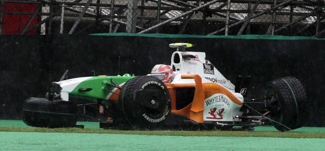 No Q2, Vitantonio Liuzzi, italiano da Force India, bateu e interrompeu o treino por cerca de uma hora | 