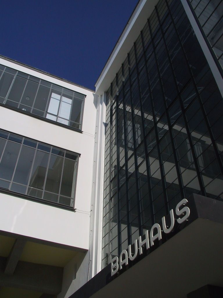 Fachada do prédio principal da Bauhaus na cidade de Dessau | Letícia Kaniak/Divulgação