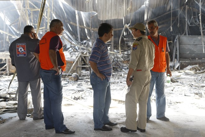 A fumaça tomou conta da rua Pedro Ivo, no centro da cidade | 