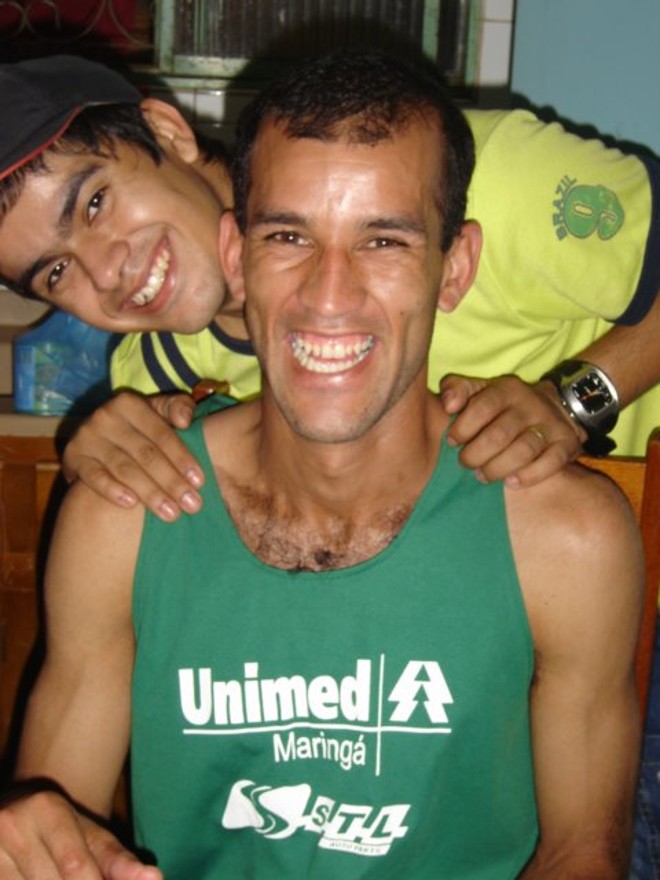 Adriano em momento de descontração com amigo em meio as preparações para competições | 