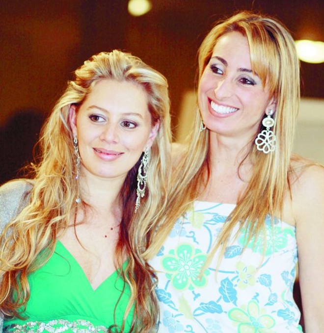 Sucesso em Londrina A designer Maria Ignez Simões acaba de retornar de Londrina, onde lançou com grande sucesso sua nova coleção de bijoux. Na cidade, a bela designer foi recebida pela empresária Christiane Negri (à direita) |