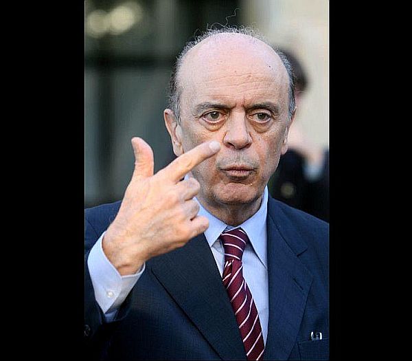 José Serra e a falecida Dercy Gonçalves: cidadão honorário de Curitiba e nome de rua | Fábio Rodrigues Pozzebom/ABr