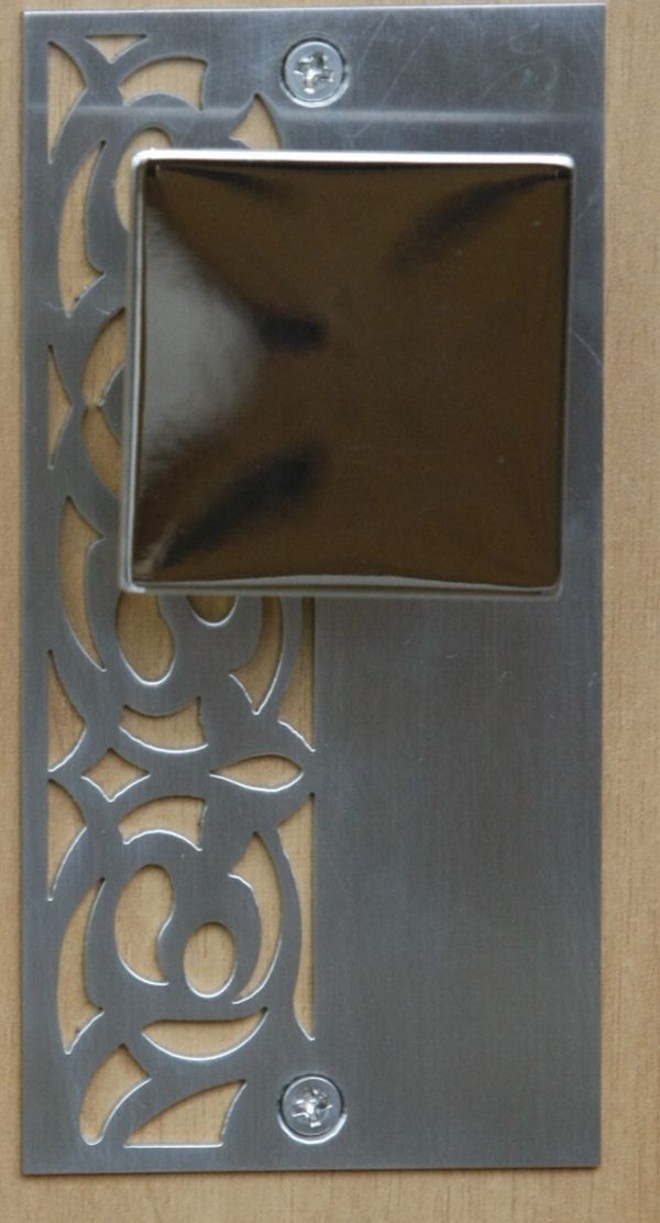 Modelo Belle Époque, da Zen Design, com desenhos em forma de arabescos. Custa R$ 56,30 na Rudegon | 