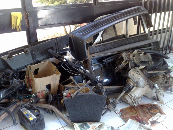 Até um Voyage completamente desmontado foi encontrado pela polícia |