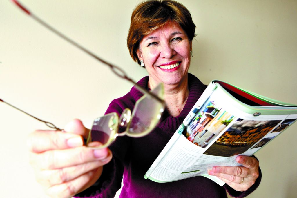 Elisabeth Alvivi, 63 anos: óculos aposentados depois da cirurgia de catarata | Marcelo Elias/Gazeta do Povo