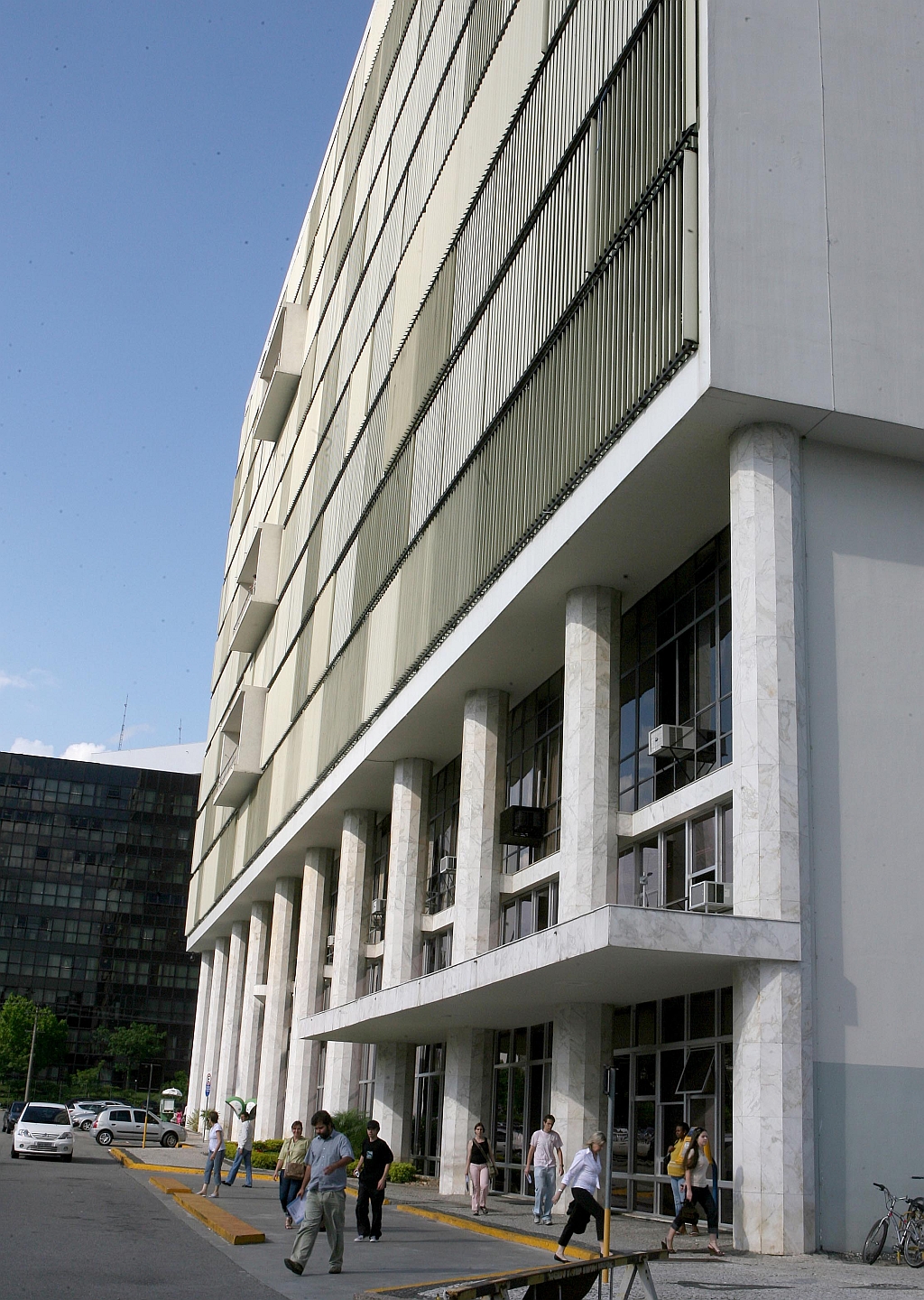 Sede do TJ, em Curitiba: CNJ divulgou que estado tinha 3,8 milhões de processos pendentes, mas ontem admitiu que são apenas 87,9 mil | Rodolfo Bührer/ Gazeta do Povo