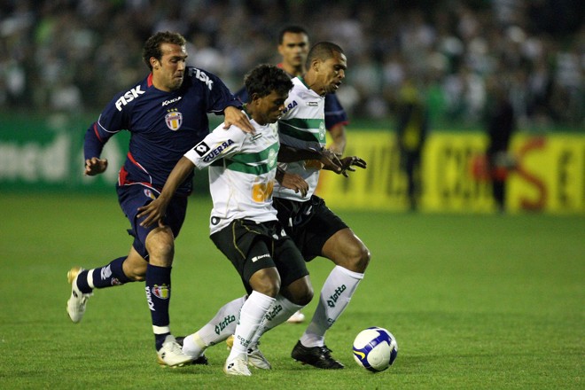 Dentro do campo, a marcação do Barueri e a ineficiência coritibana prevaleceram | 
