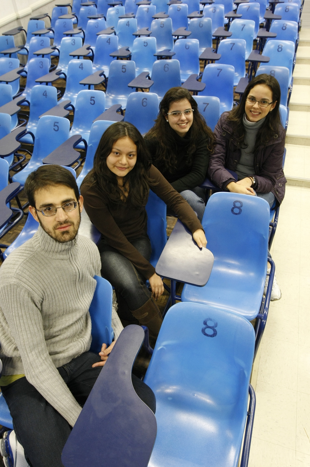 Matheus, Fernanda, Rafaela e Amanda: maioria dos alunos é a favor da decisão | Rodolfo Bührer/Gazeta do Povo