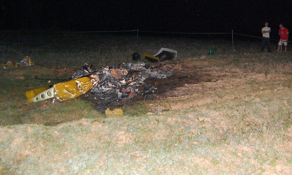 O avião caiu logo depois de decolar de uma fazenda; ainda não se sabe a causa do acidente | Marco Martins / Agência de Notícias Gazeta do Povo