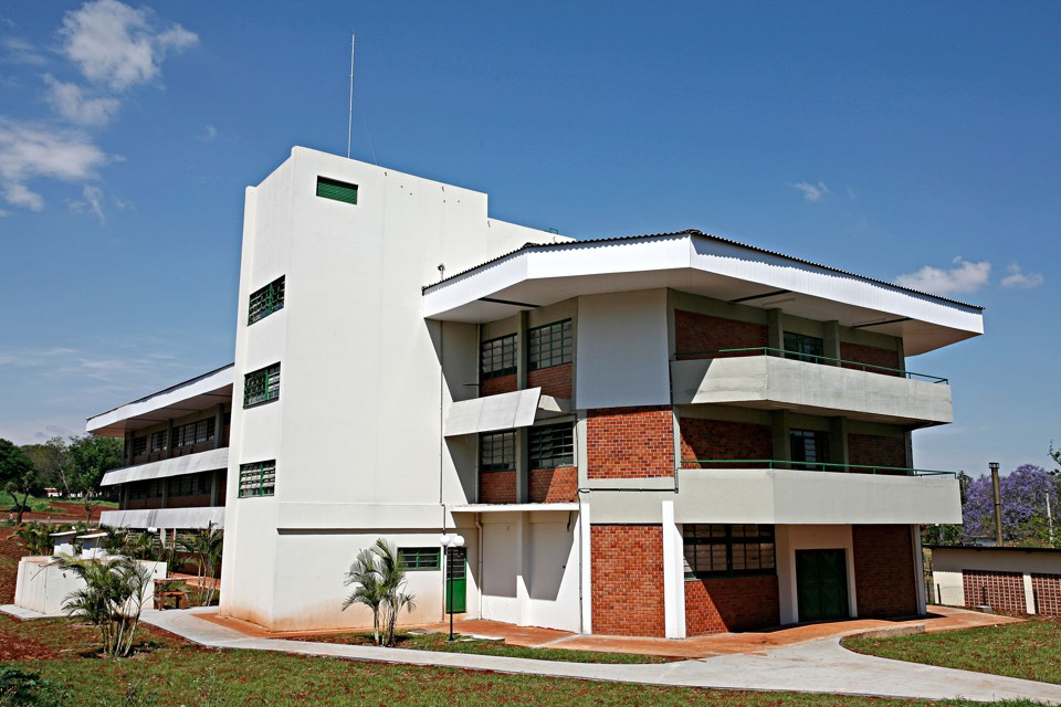 UEM inaugura 6 blocos e rede de internet sem fio