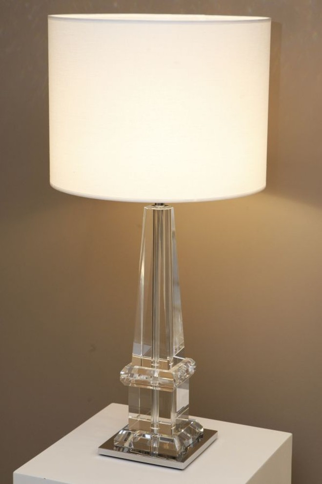 Modelo em metal cromado e cristal, R$ 1.809,99 |