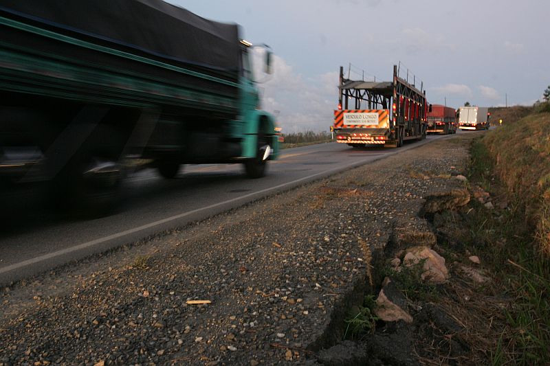 Pesquisa analisou pavimento das rodovias e acostamentos, sinalização e até geometria das estradas | Marcelo Elias/Agência de NotíciasGazeta do Povo