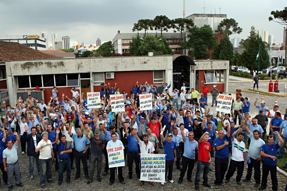 Trabalhadores reivindicam o pagamento do Programa de Participação nos Resultados da empresa | Albari Rosa/Agência de Notícias Gazeta do Povo