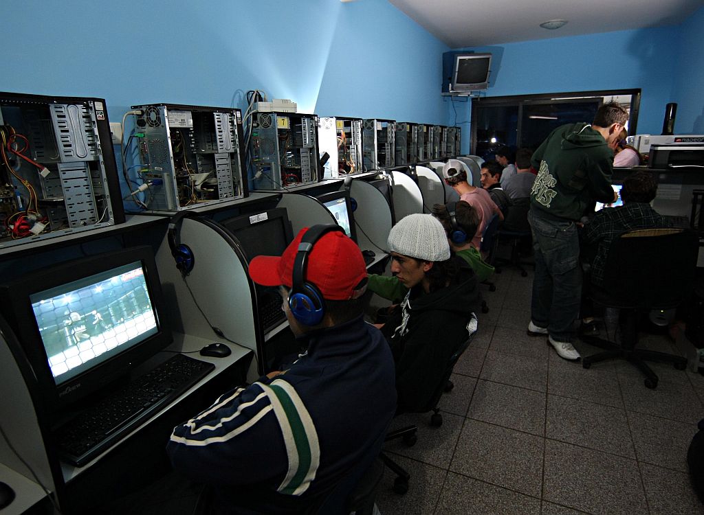 Lan house em Curitiba: ideia do governo é espalhar internet pelo país | Albari Rosa/Gazeta do Povo