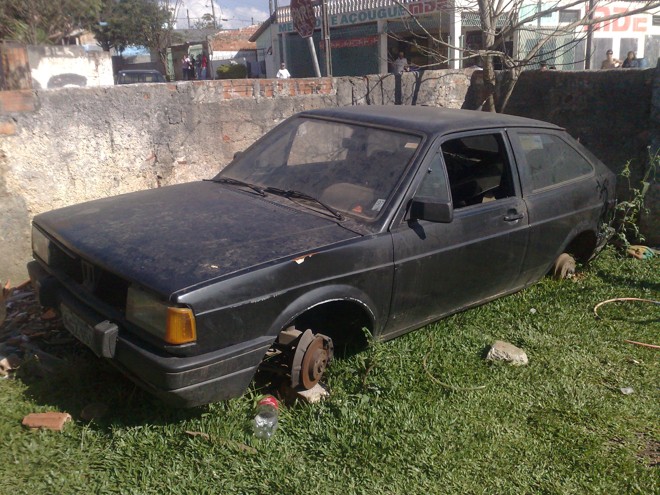 Outros dois carros também estavam na residência. Segundo a polícia, eles não possuem alerta de roubo | 