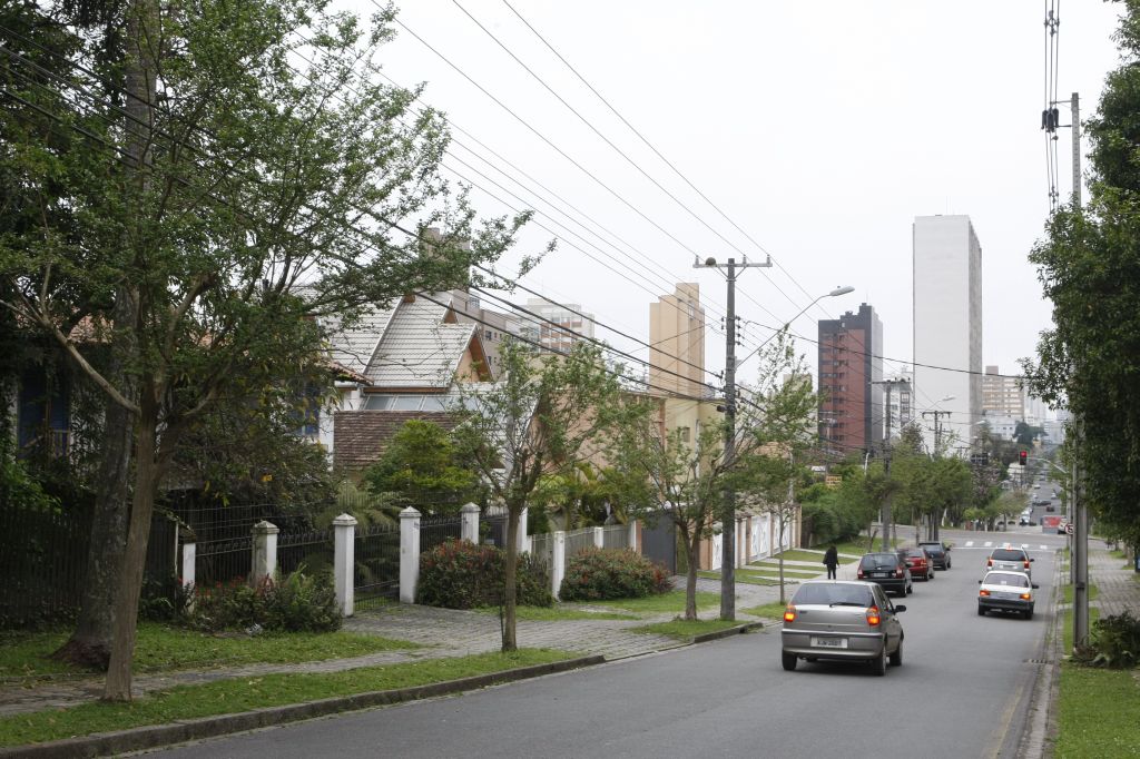 Alameda Presidente Taunay: maioria das casas é de uso comercial | Aniele Nascimento/Gazeta do Povo