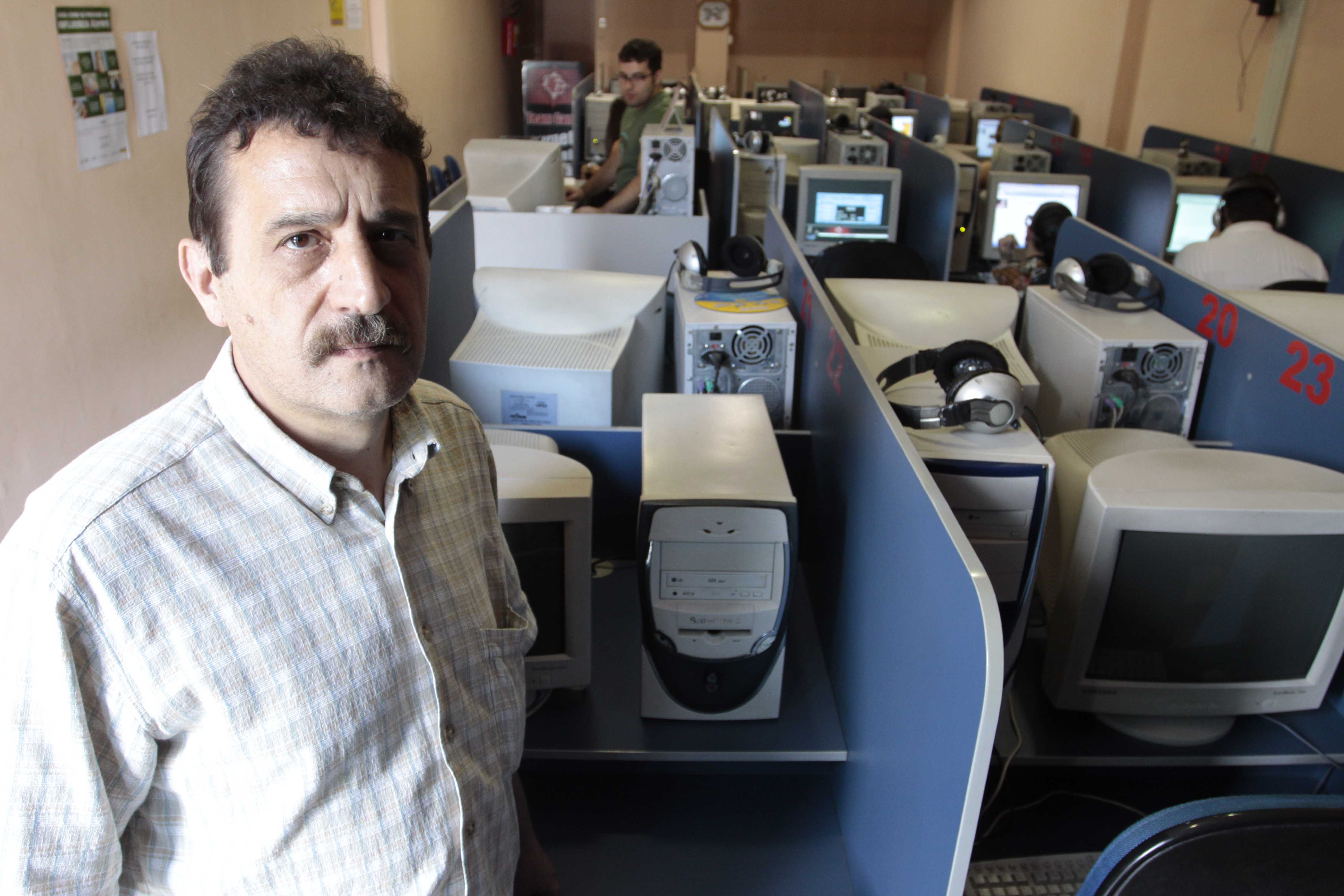 Osvaldecir Alexandrio, dono de uma lan house em Maringá: "poder público deveria fiscalizar mais os provedores" | Ivan Amorin/Gazeta do Povo