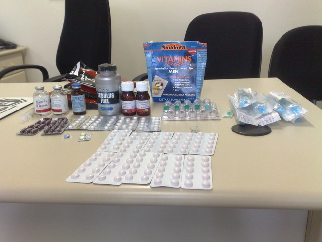 Remédios apreendidos foram avaliados em cerca de R$ 8 mil |