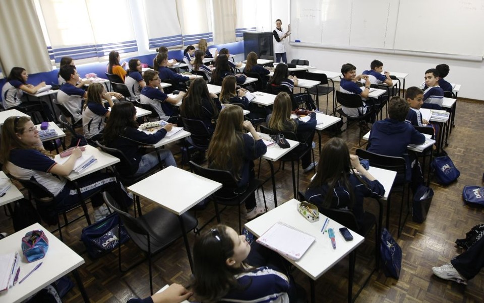 Aula no Colégio Dom Bosco: escola deve investir na qualificação dos docentes, pois é o espaço de resgate da autoestima | Antonio Costa/Gazeta do Povo