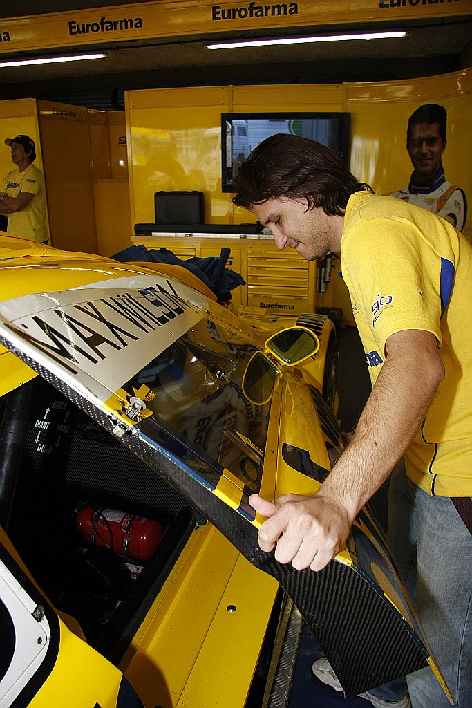 Nícolas, repórter da Gazeta, experimente o trabalho braçal às vésperas da prova... | Fotos:Priscila Forone/ Gazeta do Povo